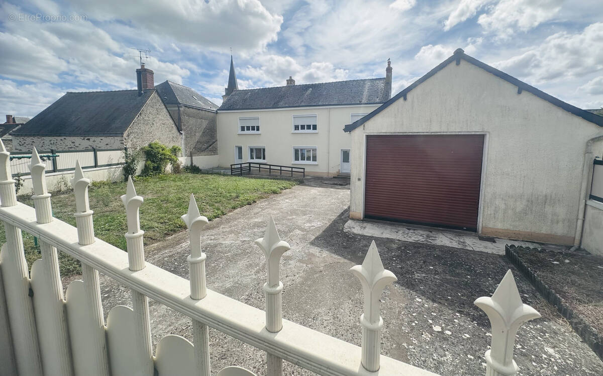 Maison à SOULAIRE-ET-BOURG