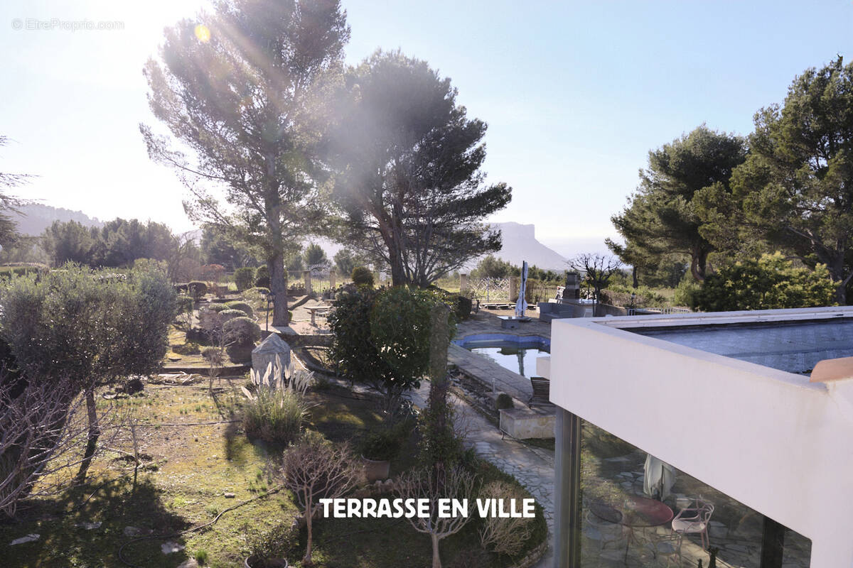 Maison à CARNOUX-EN-PROVENCE