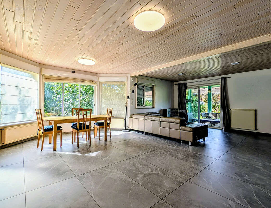 Maison à PREVESSIN-MOENS