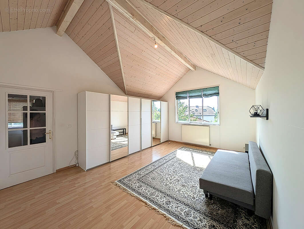 Maison à PREVESSIN-MOENS