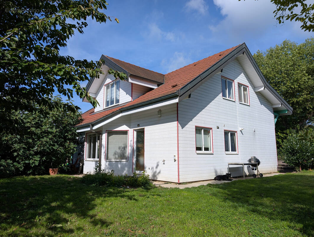 Maison à PREVESSIN-MOENS