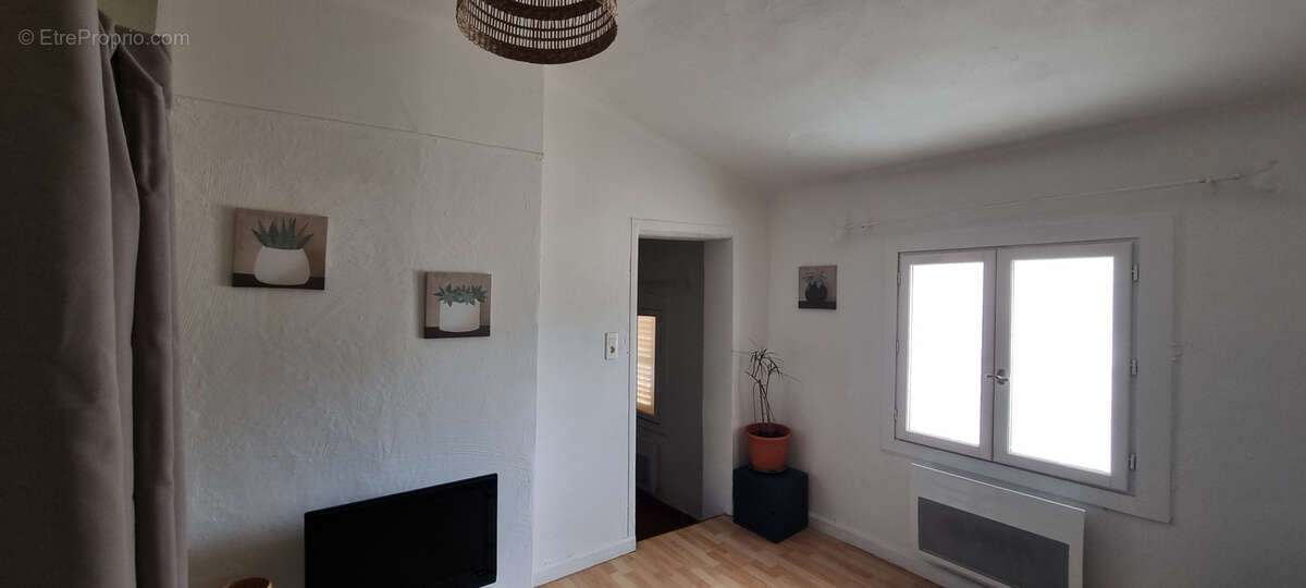 Appartement à COTIGNAC