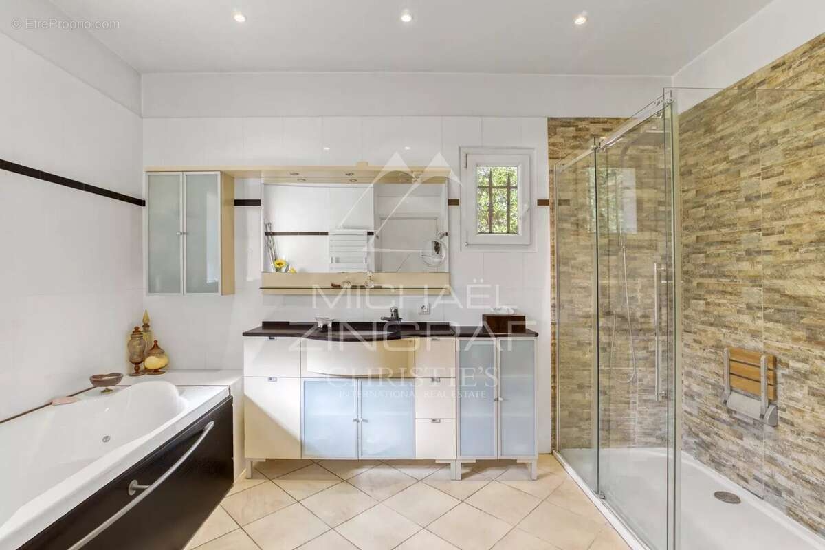 Maison à MANDELIEU-LA-NAPOULE