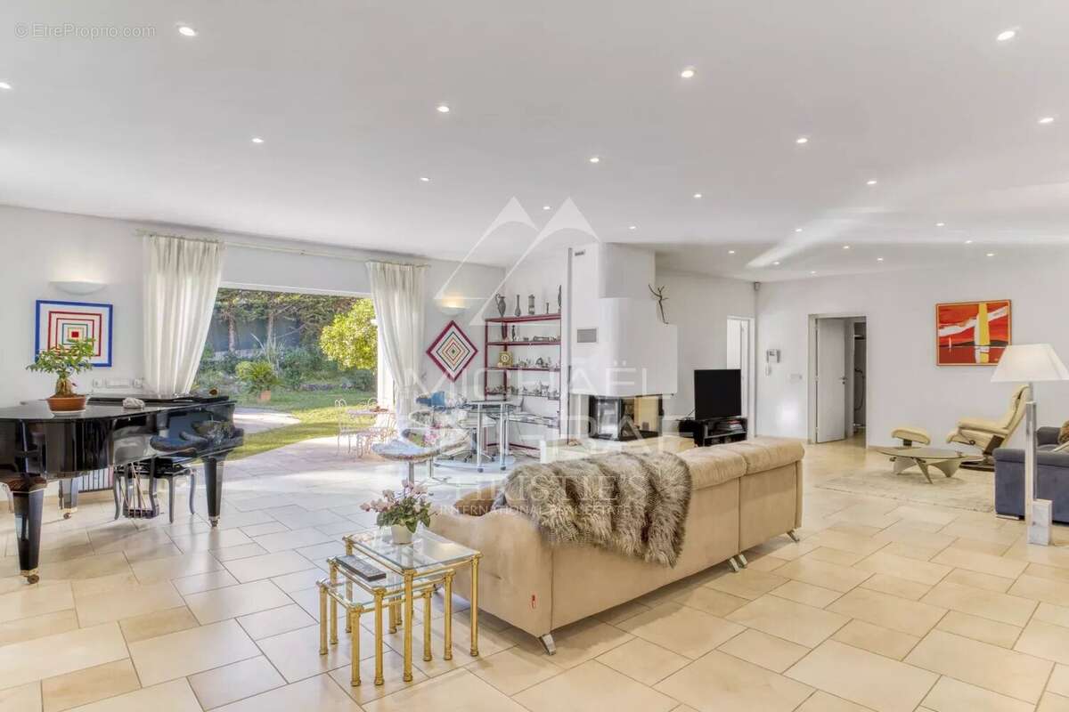 Maison à MANDELIEU-LA-NAPOULE