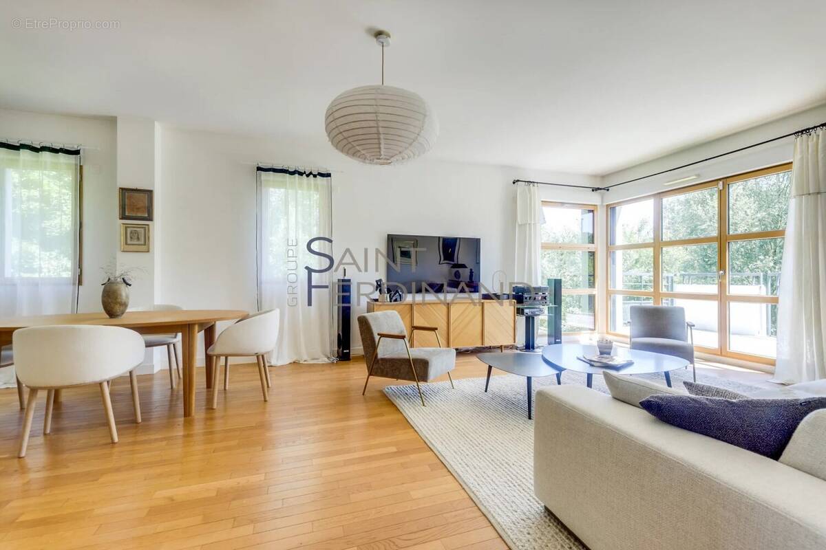 Appartement à MARNES-LA-COQUETTE