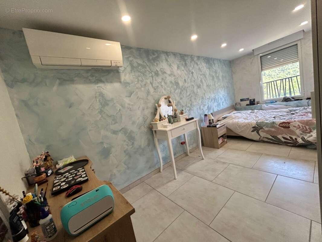 Maison à LES MAYONS