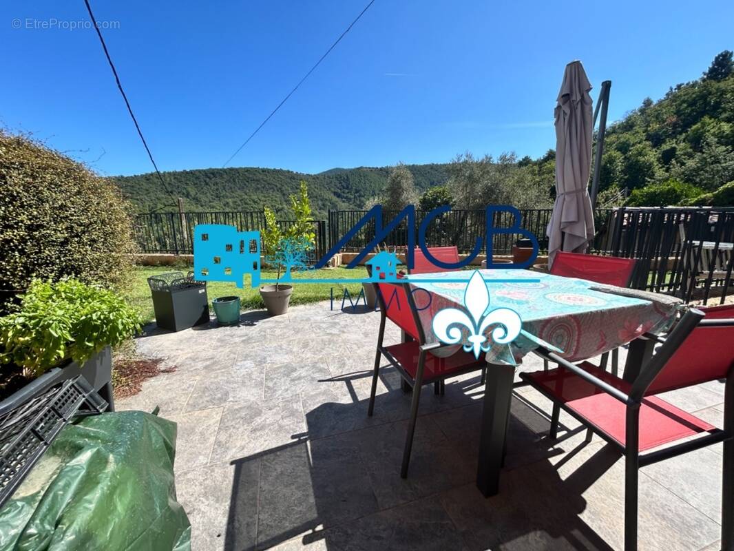 Maison à LES MAYONS