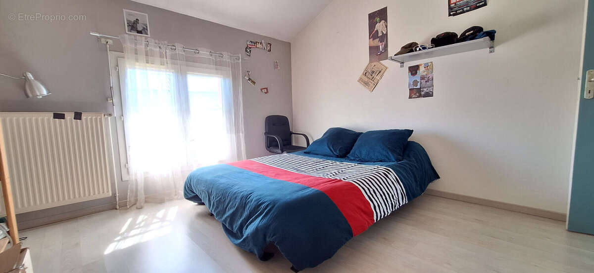 Maison à SAINT-DENIS-LES-BOURG