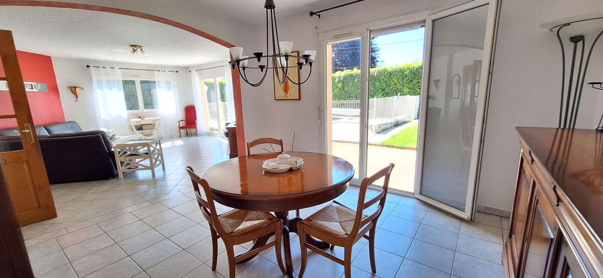 Maison à SAINT-DENIS-LES-BOURG