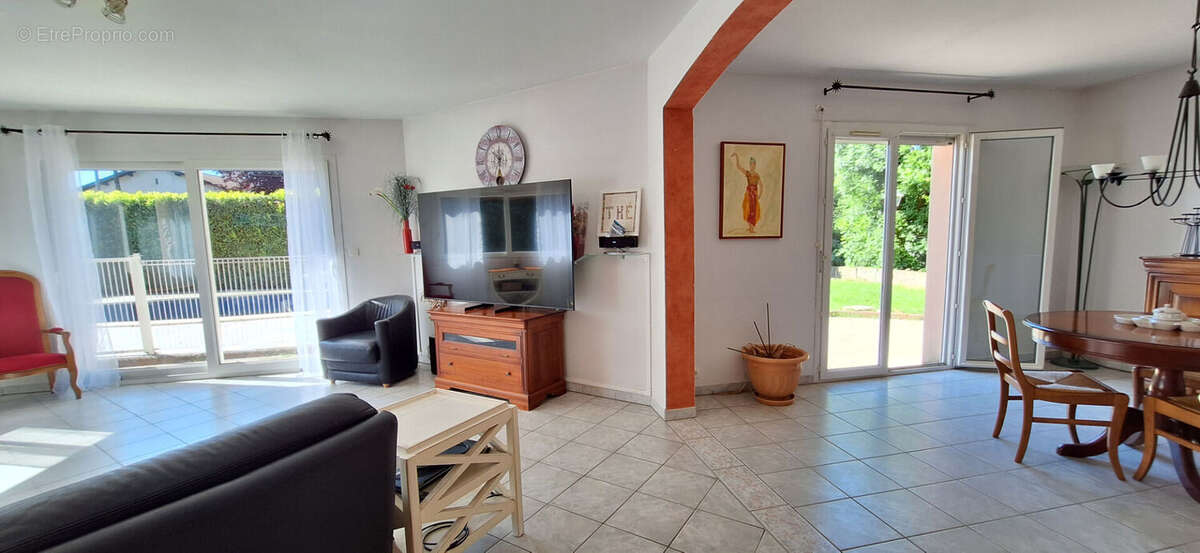 Maison à SAINT-DENIS-LES-BOURG