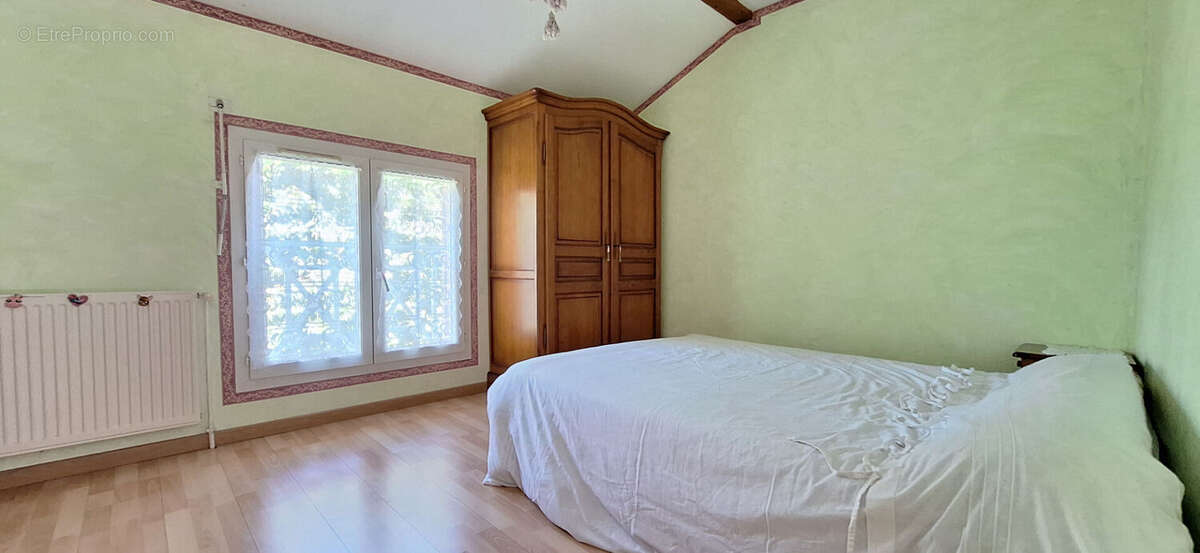 Maison à SAINT-DENIS-LES-BOURG