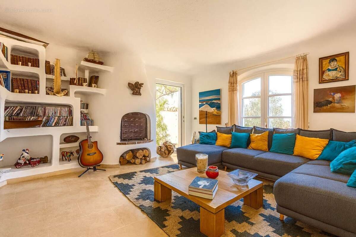 Maison à BORMES-LES-MIMOSAS