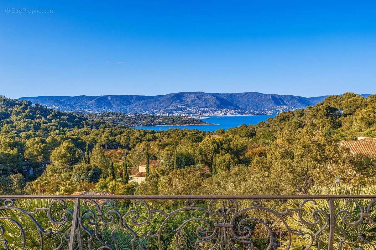 Maison à BORMES-LES-MIMOSAS