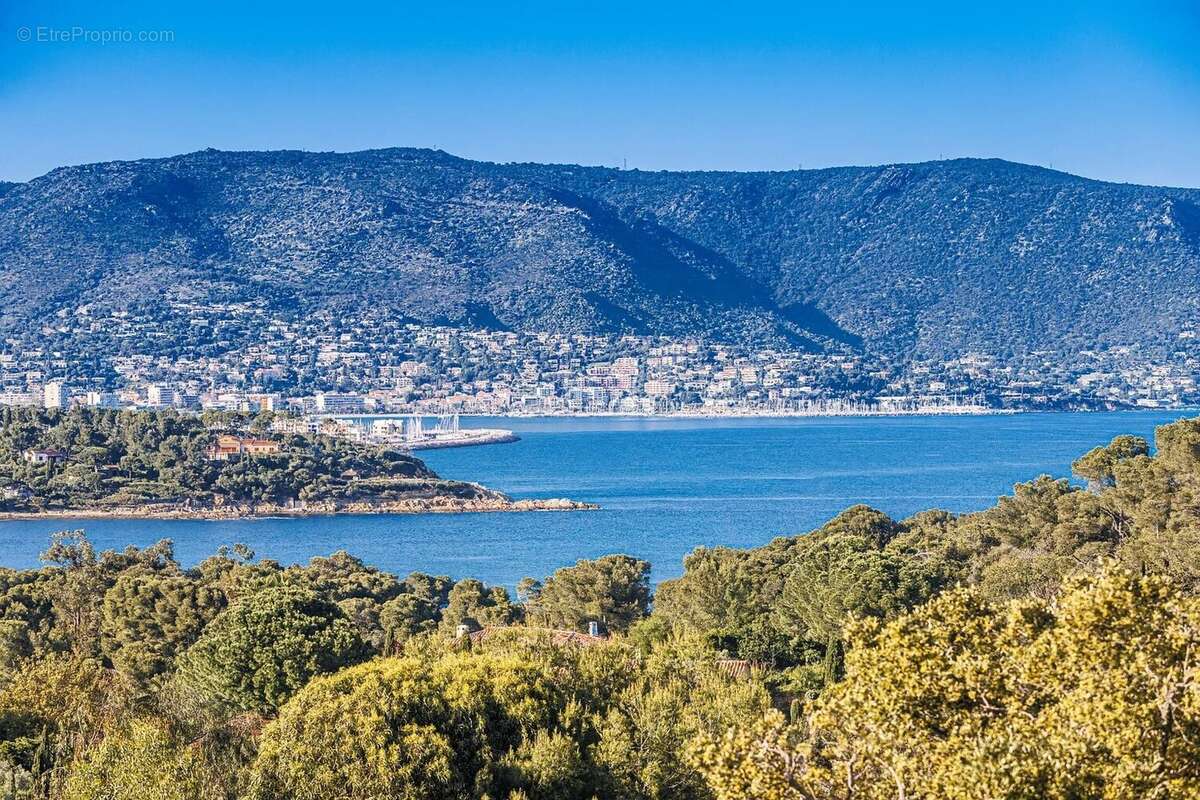 Maison à BORMES-LES-MIMOSAS