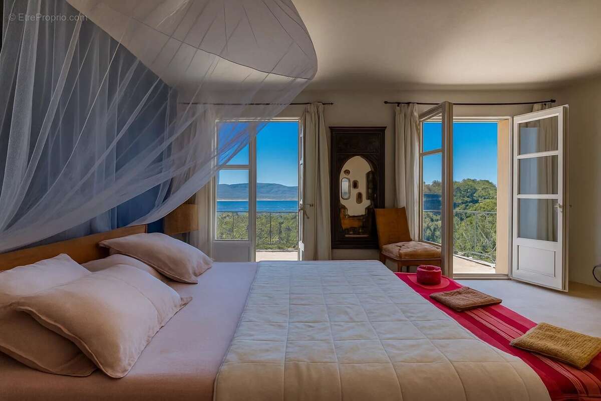 Maison à BORMES-LES-MIMOSAS