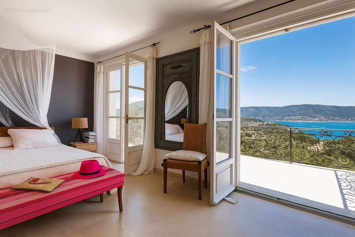 Maison à BORMES-LES-MIMOSAS