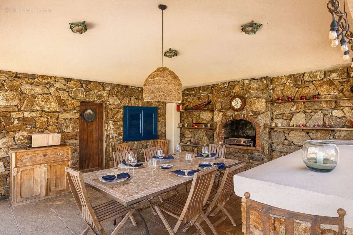 Maison à BORMES-LES-MIMOSAS