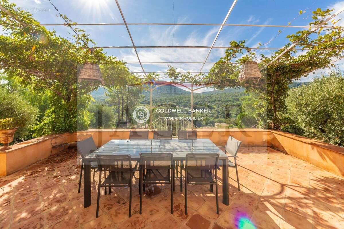 Maison à PLAN-DE-LA-TOUR