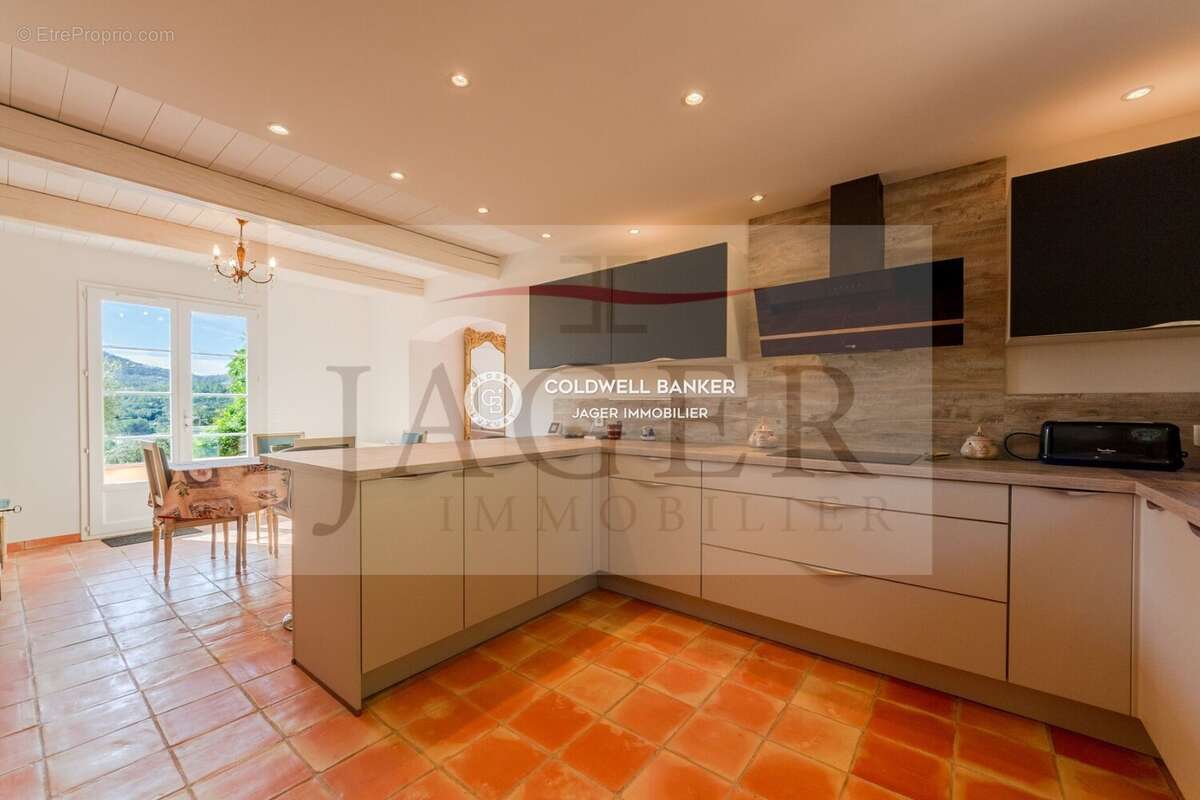 Maison à PLAN-DE-LA-TOUR