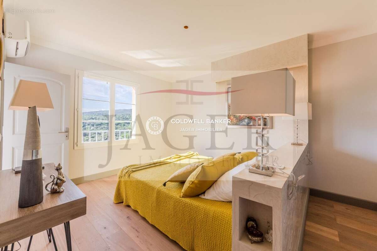 Maison à PLAN-DE-LA-TOUR