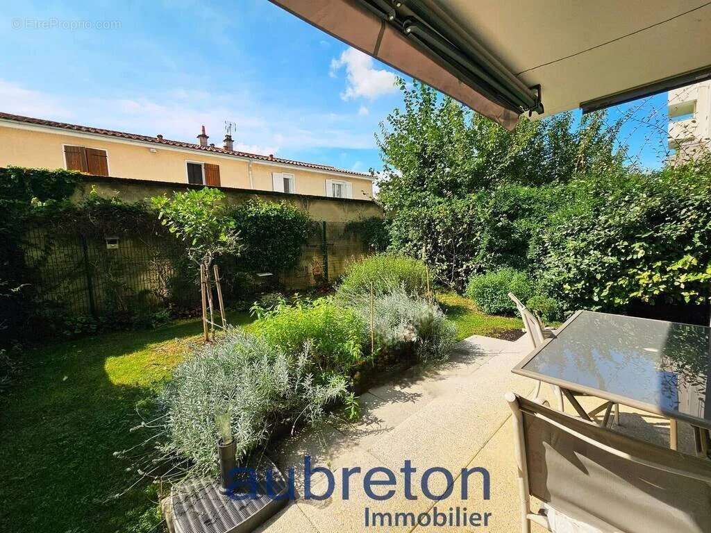 Appartement à DECINES-CHARPIEU