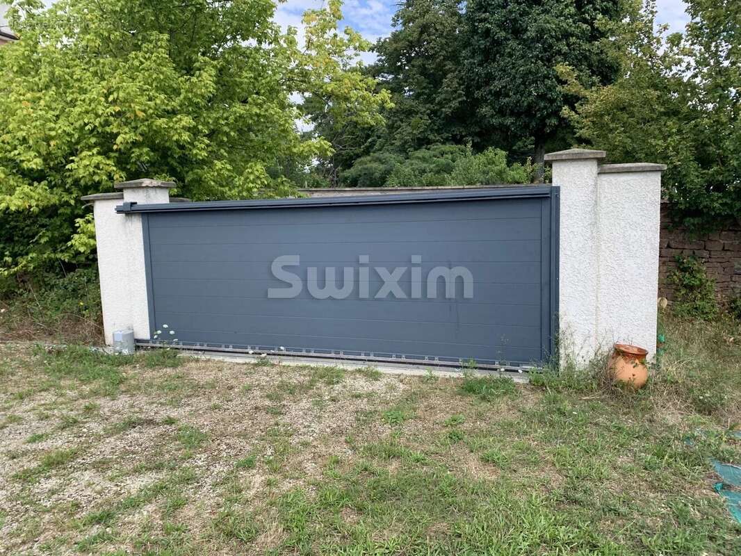 Commerce à CHARNAY-LES-MACON