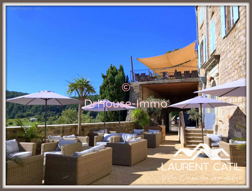 Commerce à VALLON-PONT-D&#039;ARC