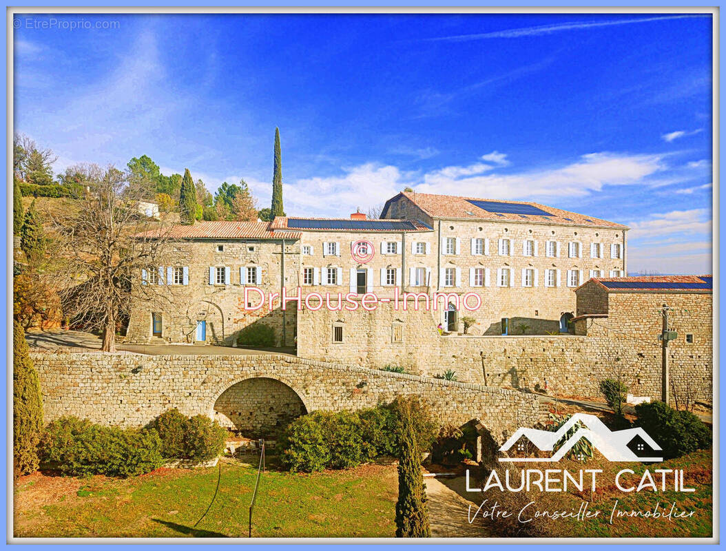 Commerce à VALLON-PONT-D&#039;ARC