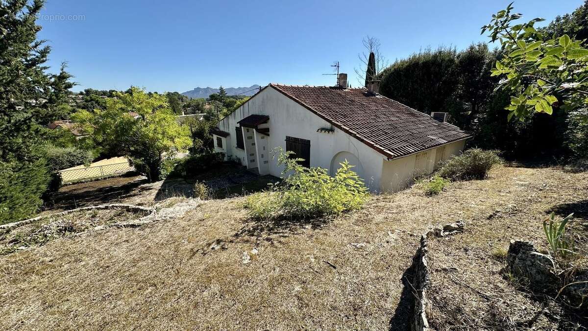maison t5, calme , jardin , 4 chambres - Maison à LA PENNE-SUR-HUVEAUNE