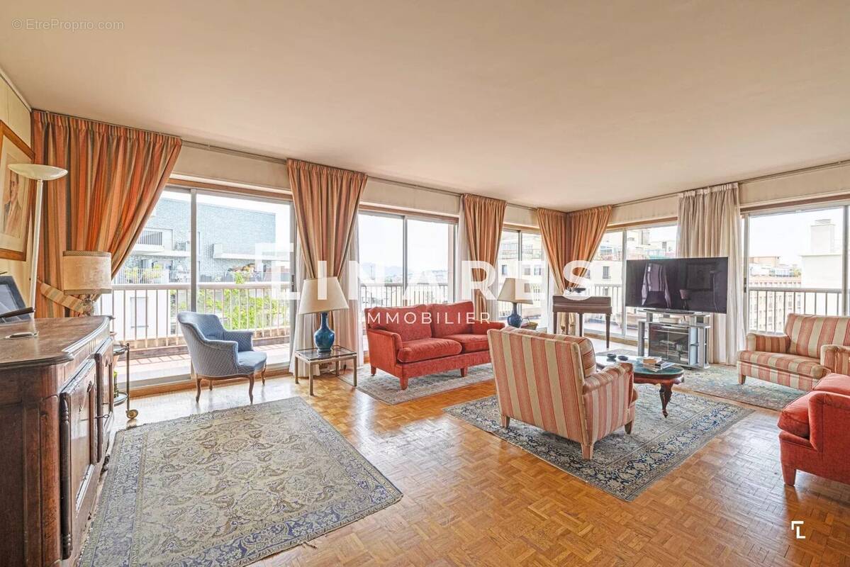 Appartement à MARSEILLE-1E