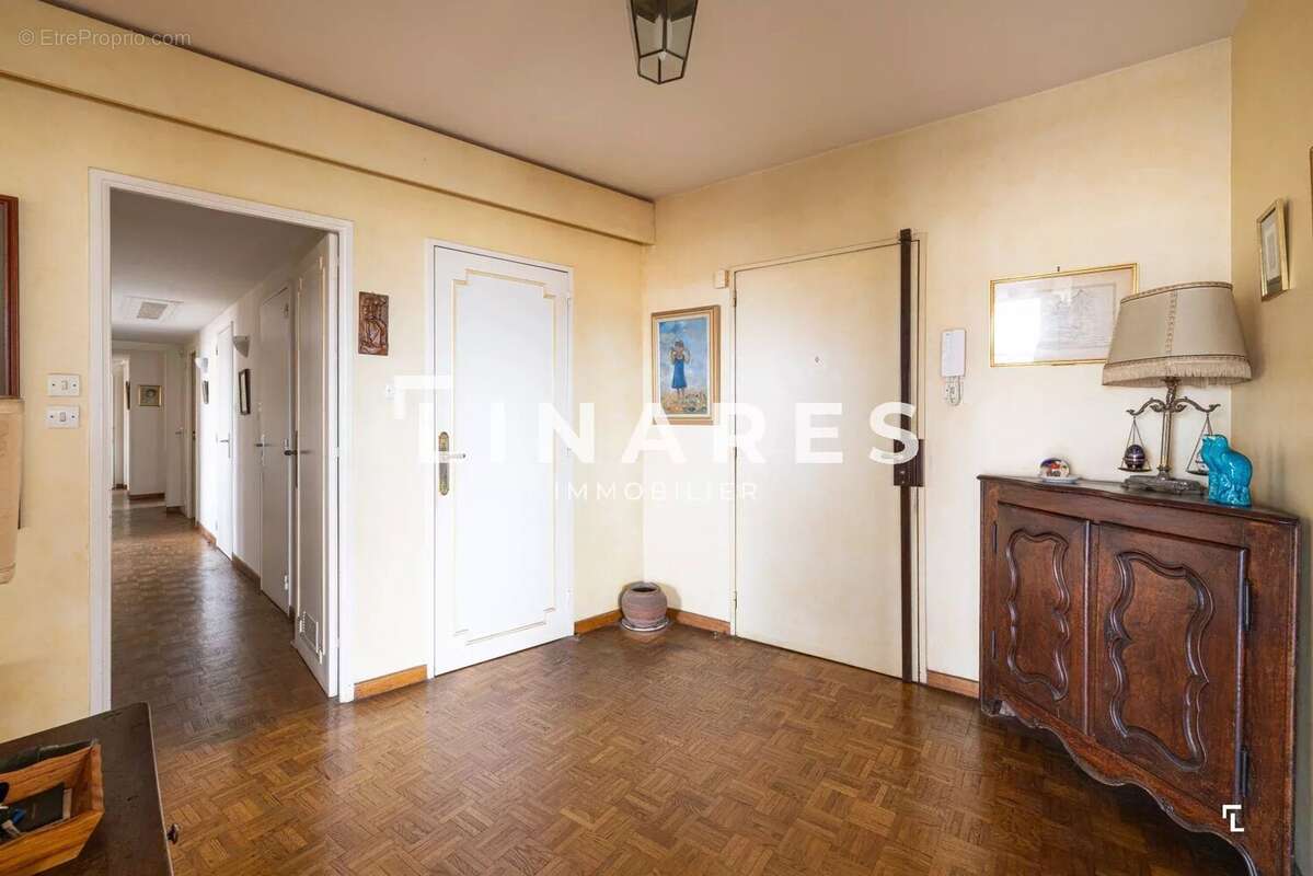 Appartement à MARSEILLE-1E