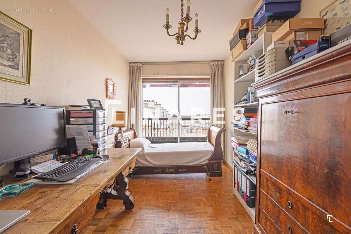 Appartement à MARSEILLE-1E