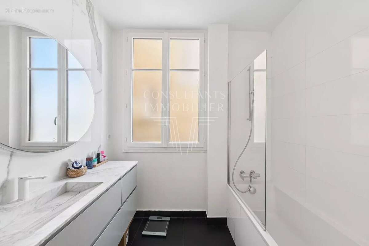 Appartement à PARIS-17E