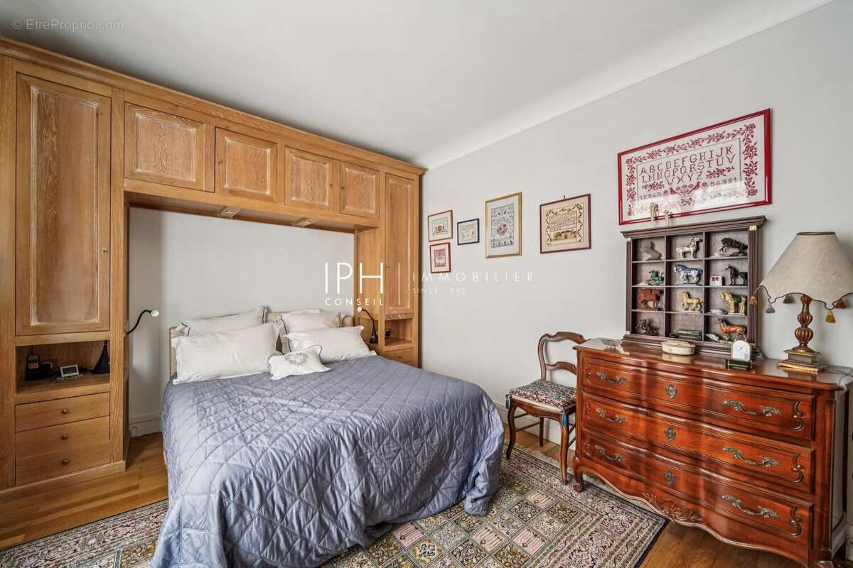 Appartement à NEUILLY-SUR-SEINE