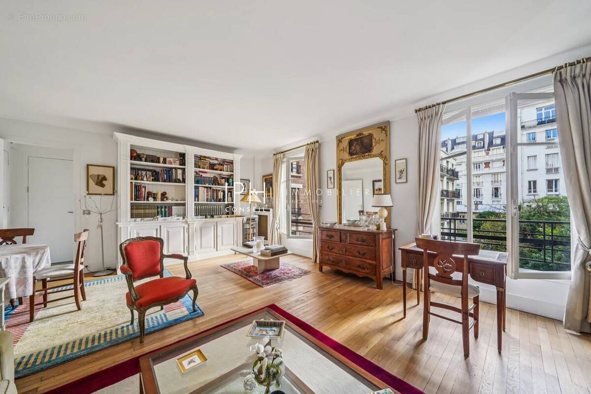 Appartement à NEUILLY-SUR-SEINE