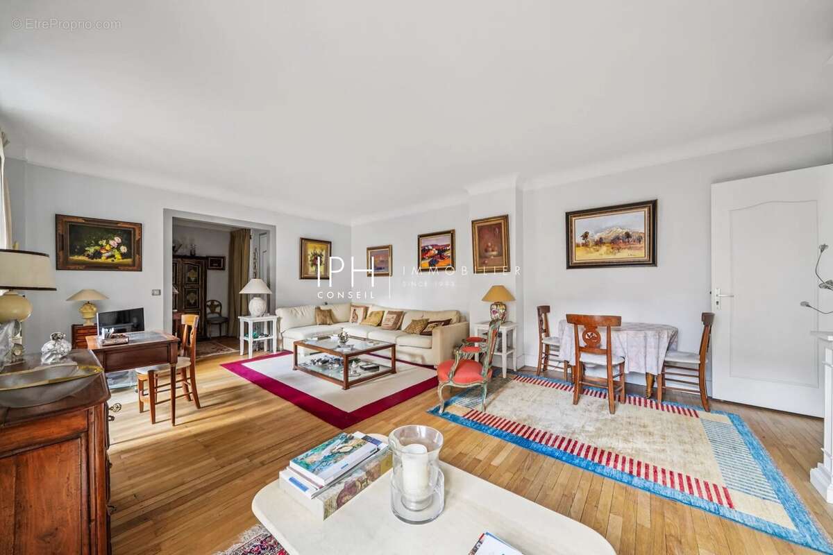 Appartement à NEUILLY-SUR-SEINE