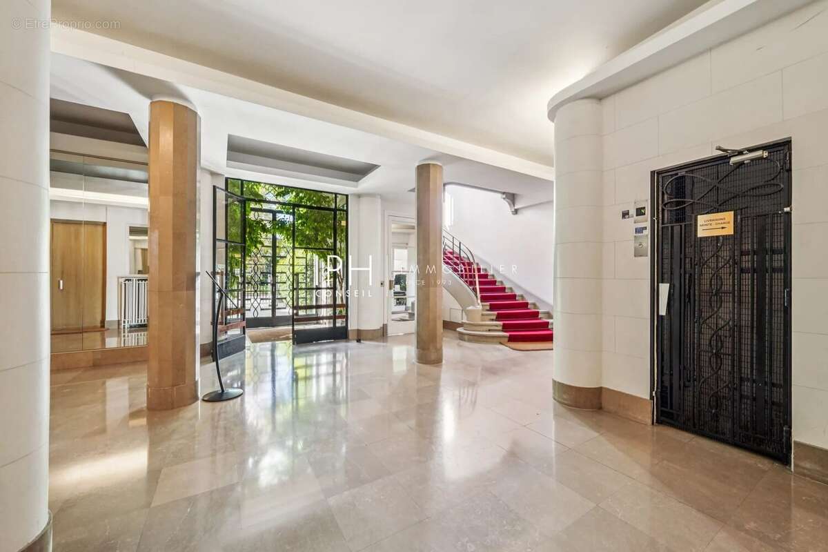 Appartement à NEUILLY-SUR-SEINE