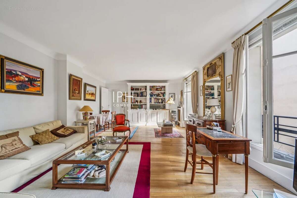 Appartement à NEUILLY-SUR-SEINE