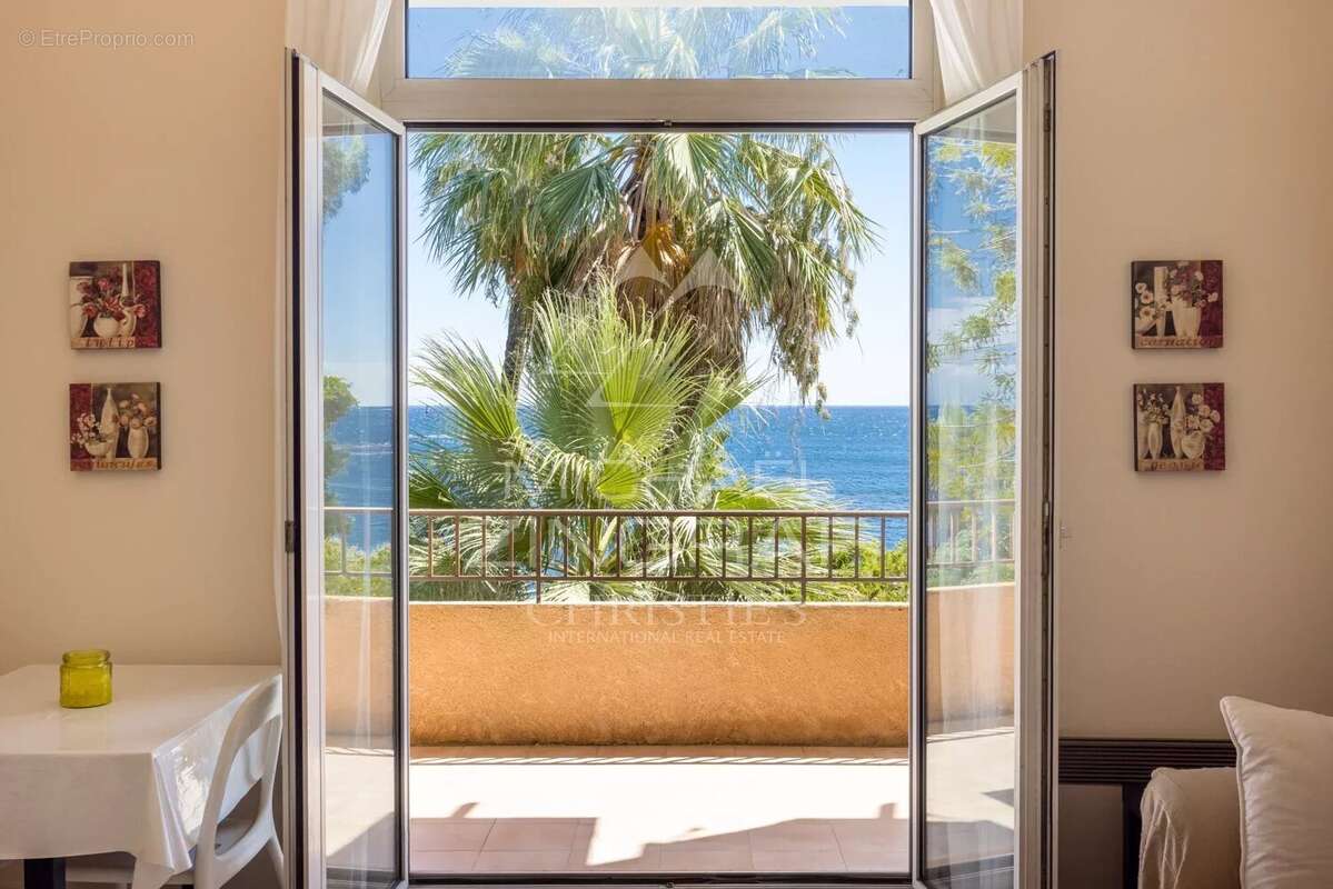 Appartement à VALLAURIS