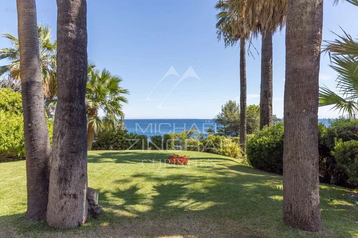 Appartement à VALLAURIS