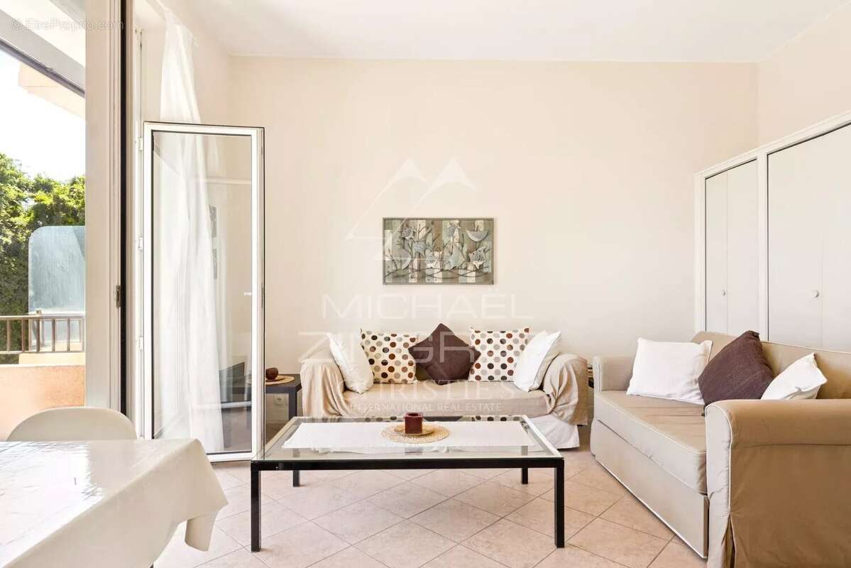 Appartement à VALLAURIS