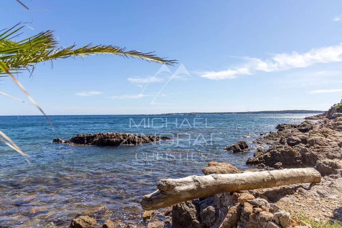 Appartement à VALLAURIS