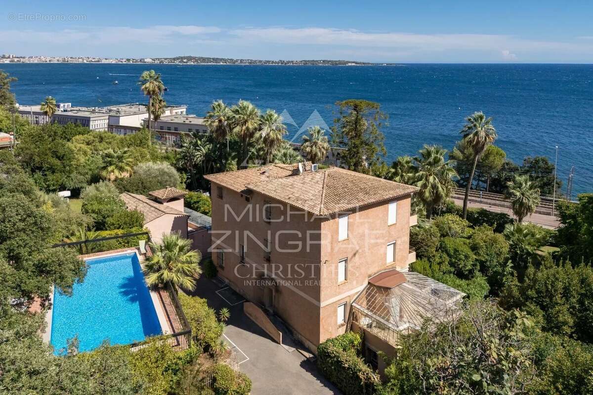 Appartement à VALLAURIS