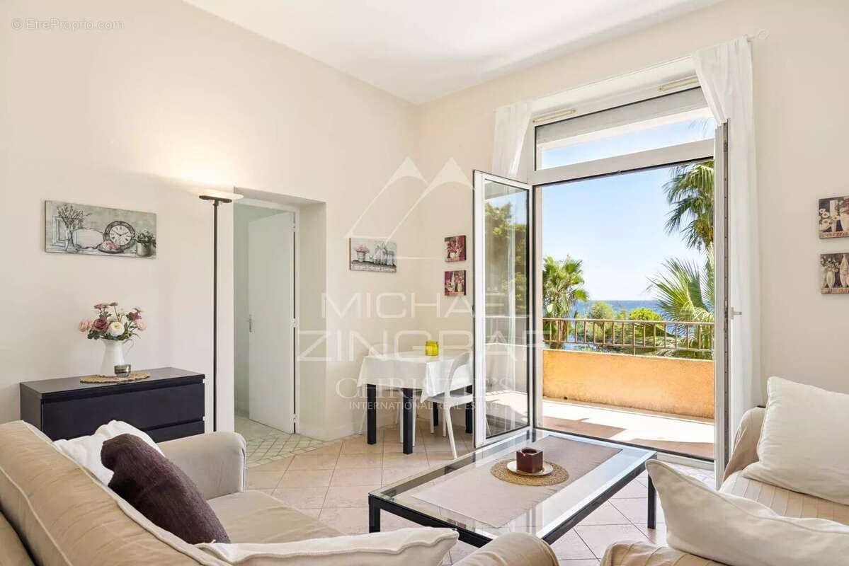 Appartement à VALLAURIS