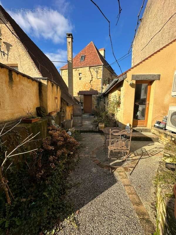 7183d10c-c04d-45cc-a04c-2311b51fa902.jpeg - Maison à SAINT-CYPRIEN