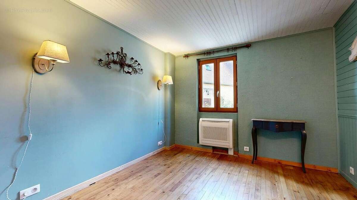 MaisonDeVillageStCyprien09062025141725 - Maison à SAINT-CYPRIEN