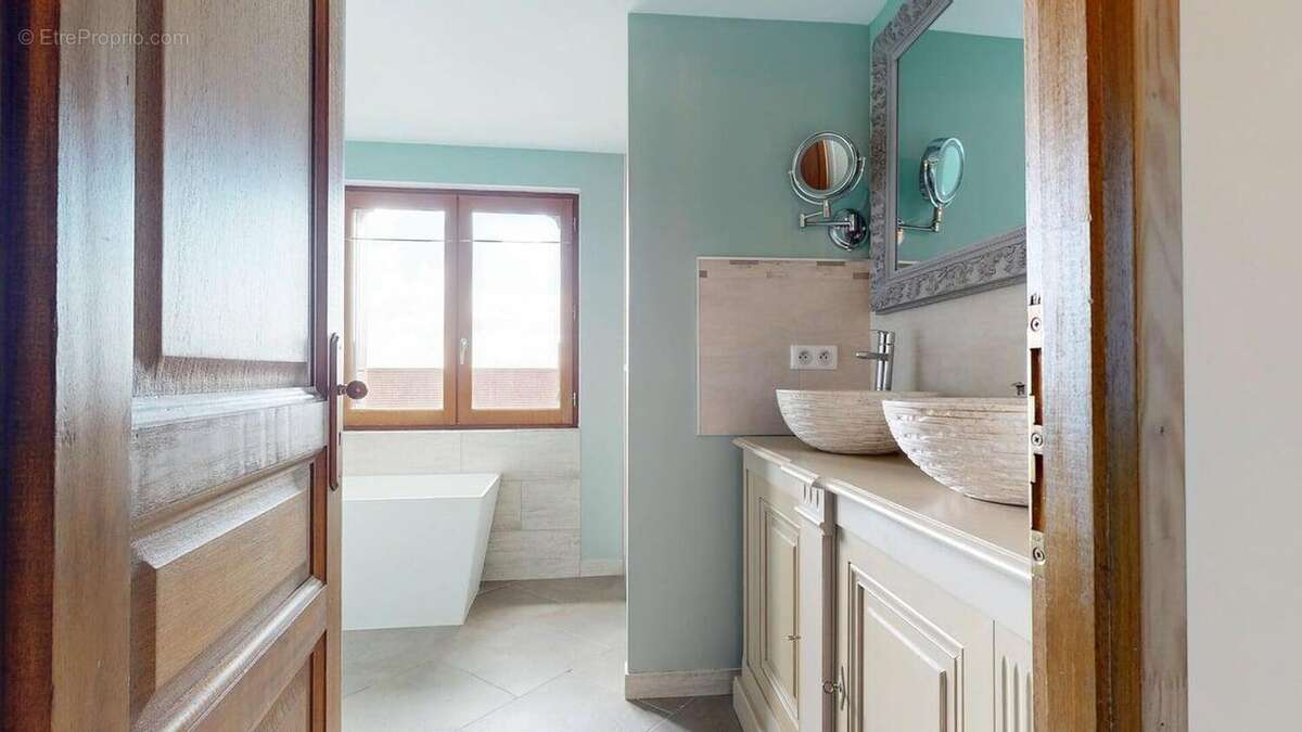 MaisonDeVillageStCyprien09062025141757 - Maison à SAINT-CYPRIEN