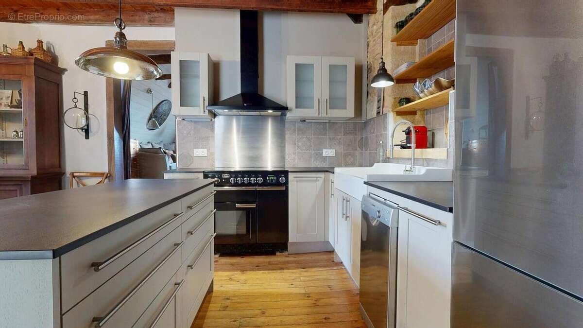 MaisonDeVillageStCyprien09062025141936 - Maison à SAINT-CYPRIEN