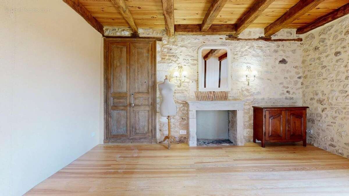 MaisonDeVillageStCyprien09062025142310 - Maison à SAINT-CYPRIEN