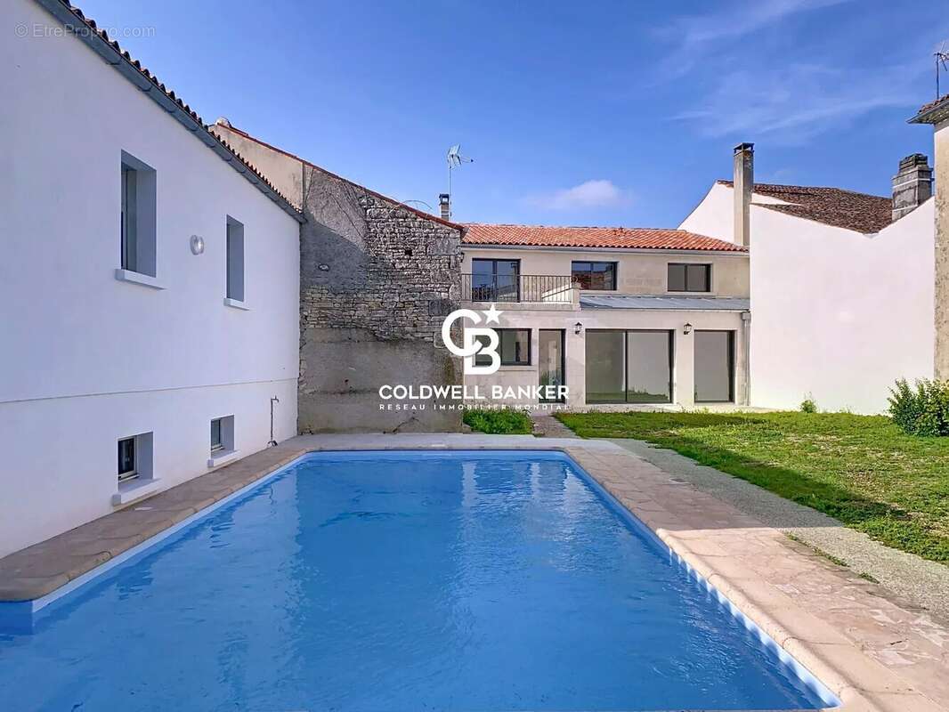 Maison à SAINT-HILAIRE-DE-VILLEFRANCHE